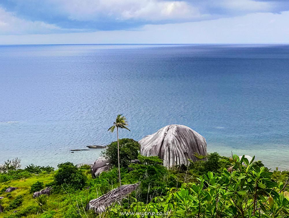 Memandang Pantai Dari Atas Bukit Di Batu Sindu Tanjung Senubing Natuna